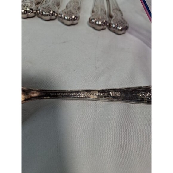 VTG 1950’s WM Rogers Co. Extra Plate Magnolia 53  Piece Silverware & Serving Set - Picture 9 of 12